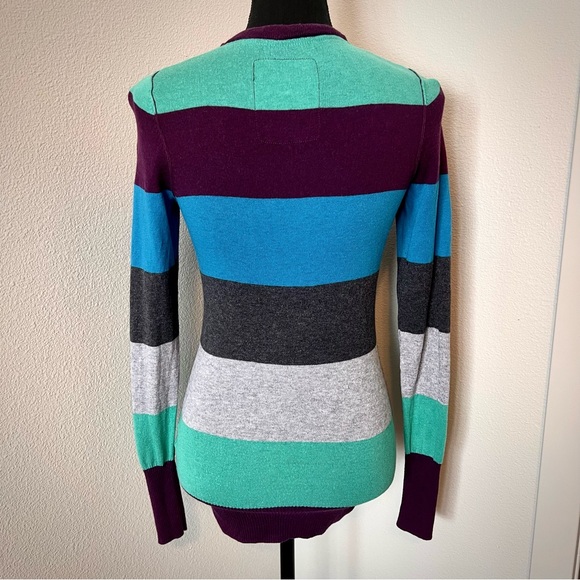 • Nollie Part Cashmere V-neck Striped Sweater • - Picture 4 of 7